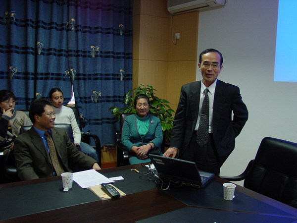 Japanese professor Kobuki visiting lectures